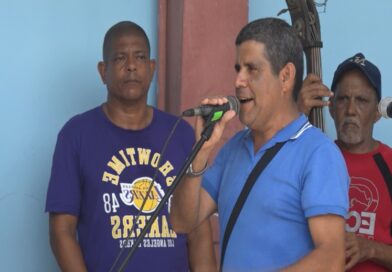 Los une la poesía