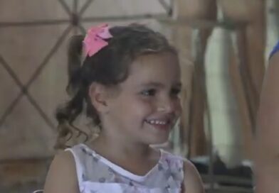 Desarrolla Proyecto sociocultural Arte Fe actividades para niños y ancianos de la comunidad.