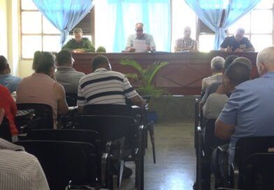 Evalúa Consejo de Defensa situación epidemiológica y prestación de servicios de salud del municipio
